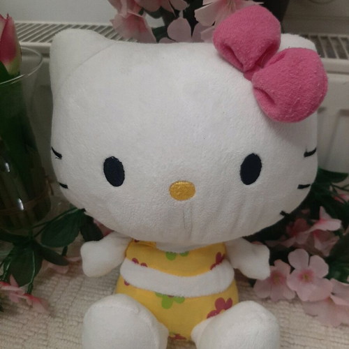 HelloKitty plush like new