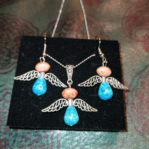 Angel jewelry set handmade like new with agate and glass beads