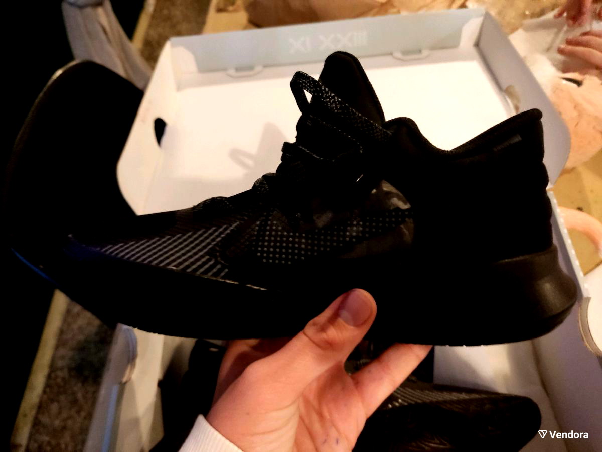 kyrie 5 triple black