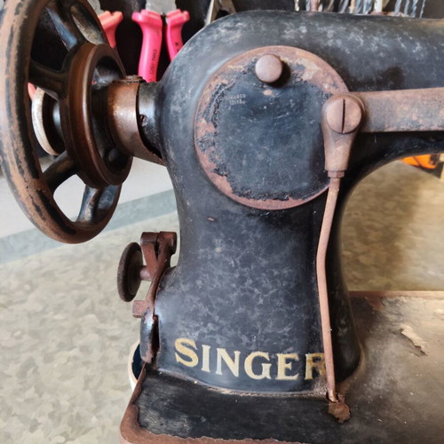 Singer sewing machine, non-functional, 1951