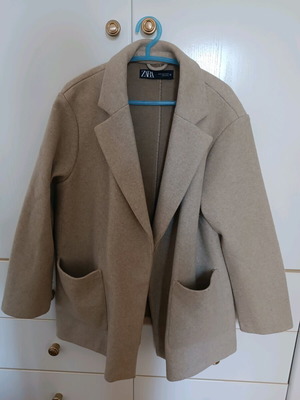 Zara coat like new, beige with belt