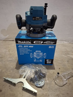 Makita XGT 40V Router with 40V Battery Kit Gift New