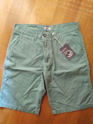 Bermuda shorts medium new, light green color