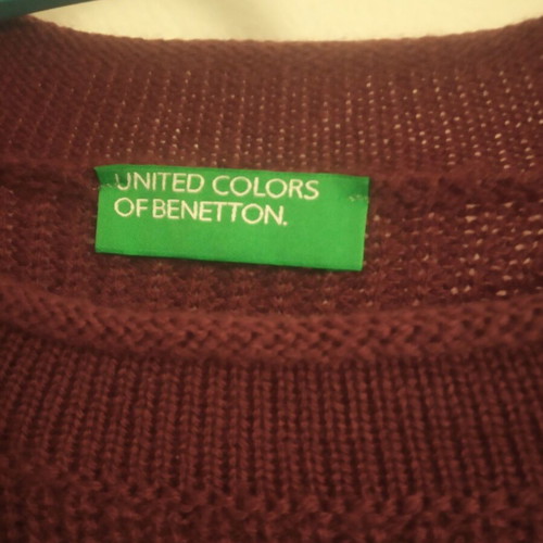 Benetton medium sweater new, dark burgundy