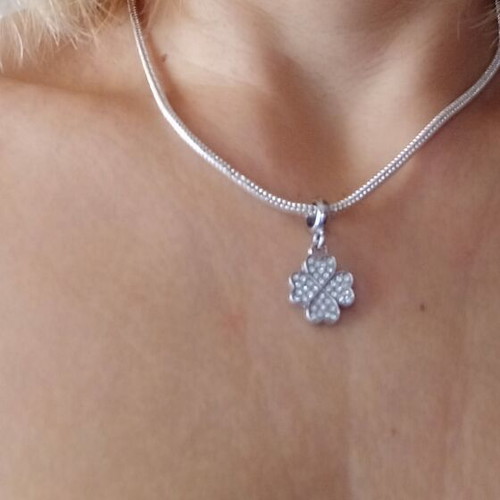 Silver pendant necklace