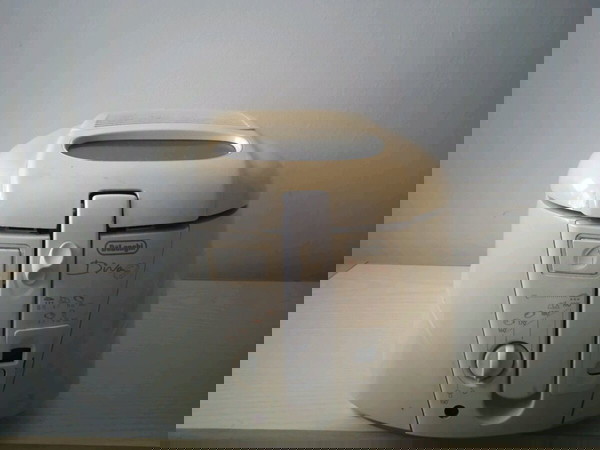 Фритюрник Delonghi Diva - Без кошница, напълно функционален