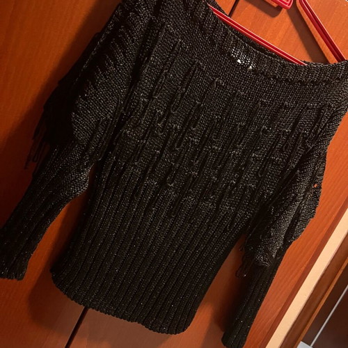Shirt with sleeves and fringes like new, black