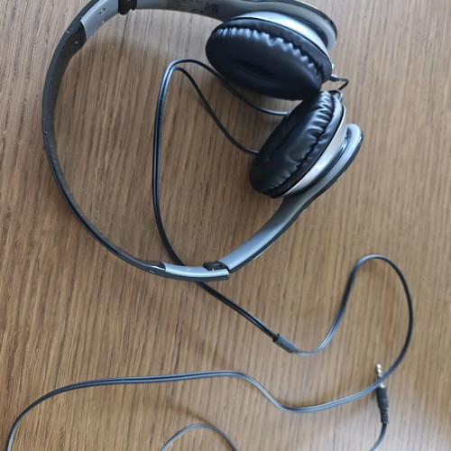 Black wired headphones new