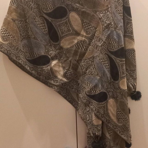 Large luxury winter scarf like new, 30% silk, 70% wool