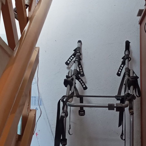 Bicycle rack for three bikes like new, for roof rack