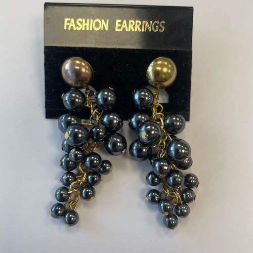 Grape-shaped dangling earrings new, gold color with black beads