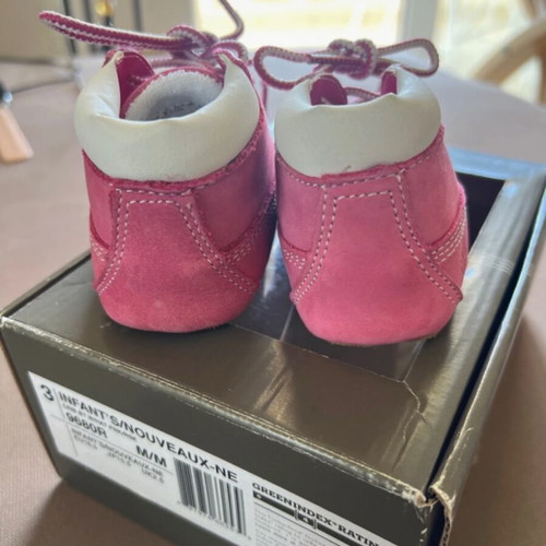 Baby shoes size 18.5 new, unworn