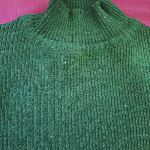 Women's knitted green turtleneck sweater, size M