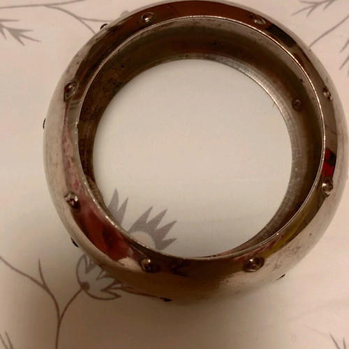 Silver bracelet like new with discreet studs