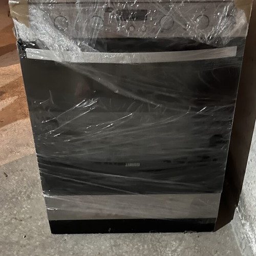 Zanussi freestanding oven with 4 burners, like new