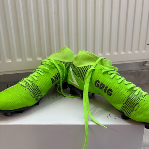 Nike football boots custom made like new, size 44.5, green