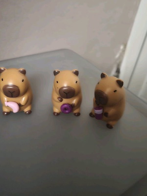 Capybara collection like new