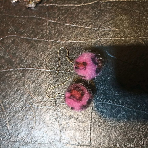 Pon pon animal print fuchsia earrings used