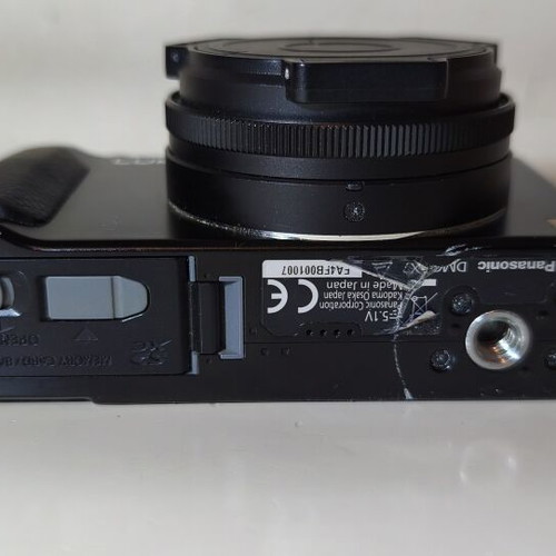 Panasonic Lumix DMC-LX7 compact camera with Leica lens