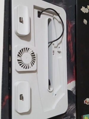 PS5 RGB стойка като нова с вентилатор и двойно зареждане на контролери