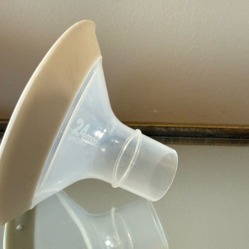 Medela Flex Personal Fit 24mm Funnel in Like New Condition