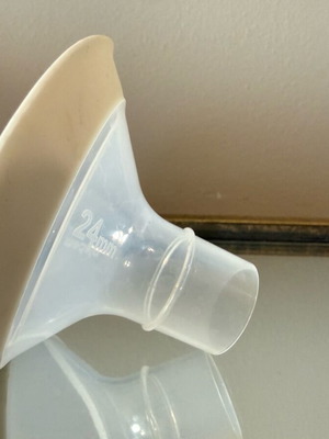Medela Flex Personal Fit 24mm Funnel in Like New Condition