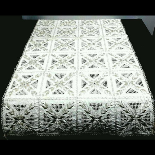 Ergochira vintage handmade tablecloth like new