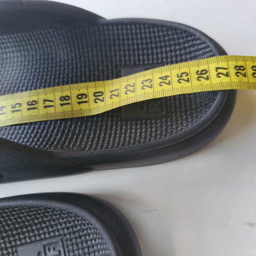 Reef Oasis men's slides black like new, size USA 8 (40-41)
