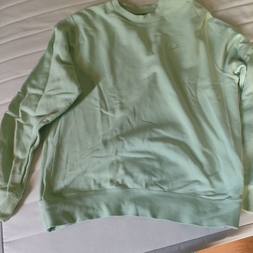 Nike sweatshirt medium size, like new, pistachio color