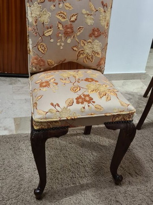 Dining chairs set of 6 like new with 2 matching armchairs