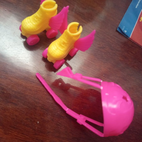 Barbie accessories shoes and hat like new