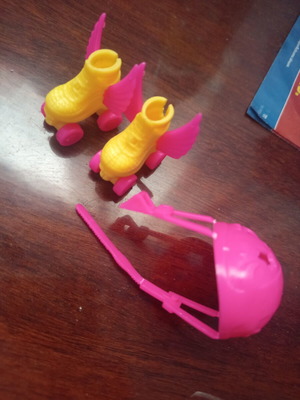 Barbie accessories shoes and hat like new