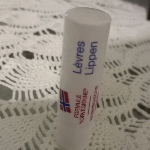 Neutrogena Lip Care moisturizing lip balm stick 4.8g new