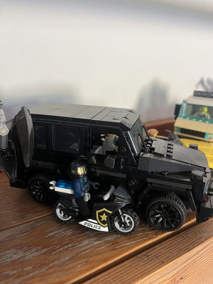 Mercedes-AMG SL 63 Lego set with motorcycle and black jeep