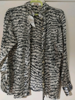 Black and white shirt like new, size M