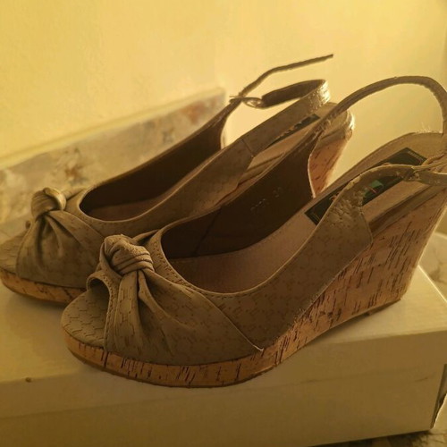 Platform sandal with cork like new, beige, size 39