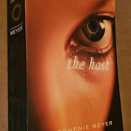 The Host by Stephenie Meyer used, English edition