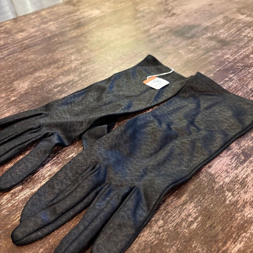 Vintage women's seal gloves new, black