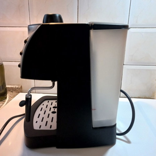 Arielli espresso machine like new, 2-liter capacity
