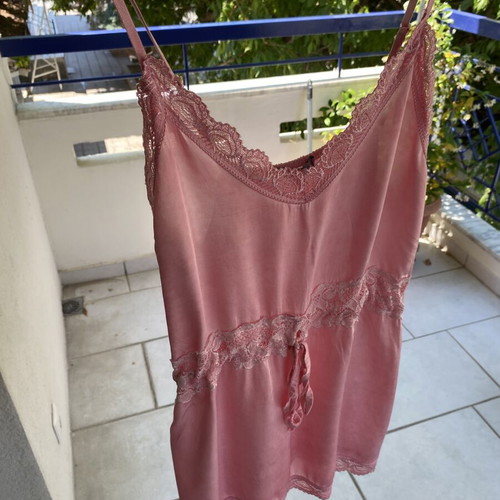 Attrattivo top with adjustable straps and lace waist belt like new, pink