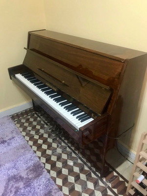 Πιάνο όρθιο Hermann Mayr μεταχειρισμένο, καφέ γυαλιστερό, 110 cm, 3 πεντάλ