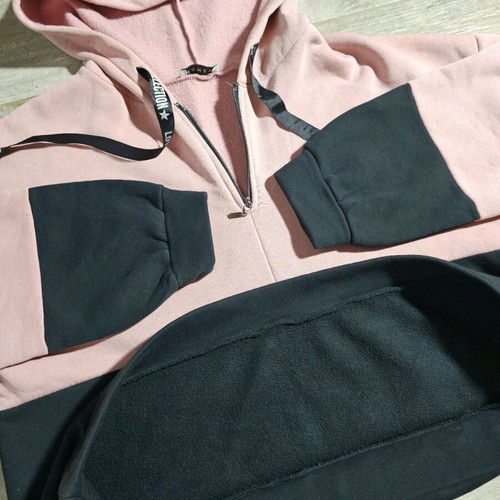 Hooded sweater like new, very soft, size M