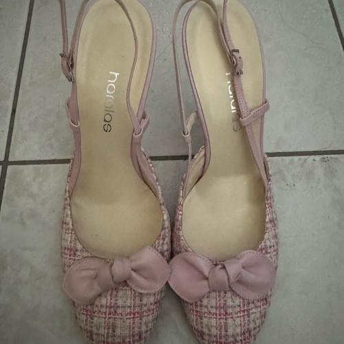 Haralas pink pumps like new, size 37.5 with bow detail