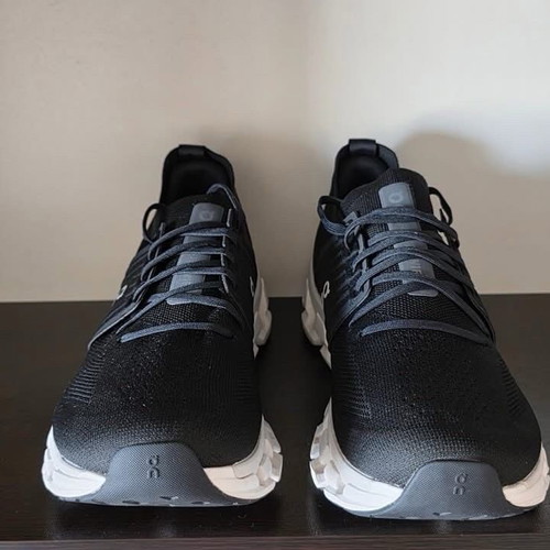 On Cloud Running sports shoes like new, size 46, black