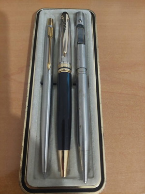 Parker and Ronson collectible pens set