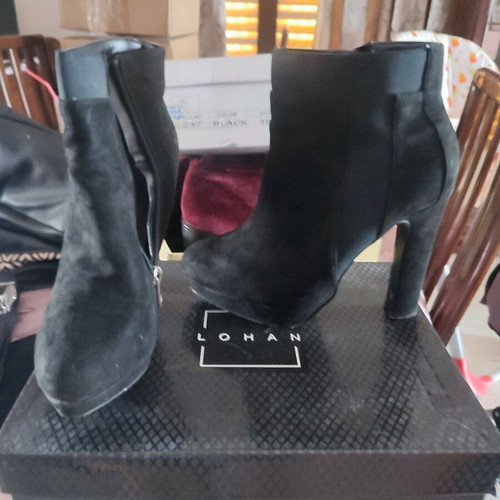 Black ankle boots like new, suede style, size 38