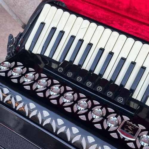 Baile Vintage Accordion 34 Keys used with Carrying Case Shanghai China