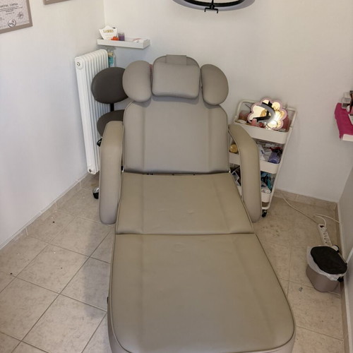 Extra Comfort Aesthetic and Eyelash Bed like new