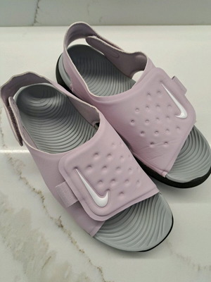Nike kids lilac sandals used, size 33
