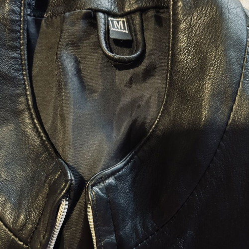 Women's fitted genuine leather jacket, size M, black